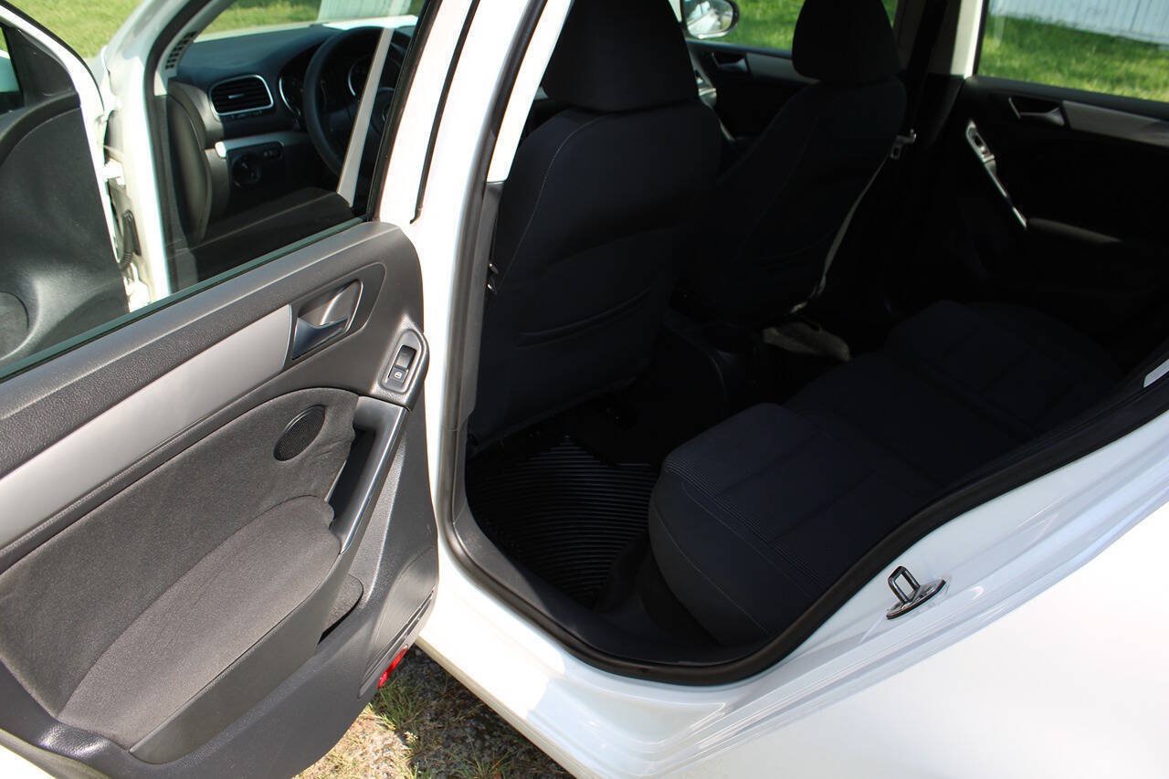 Used 2011 Volkswagen Golf 4-Door FWD image 26