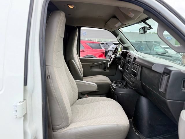 Used 2017 GMC Savana 3500 Extended RWD image 5