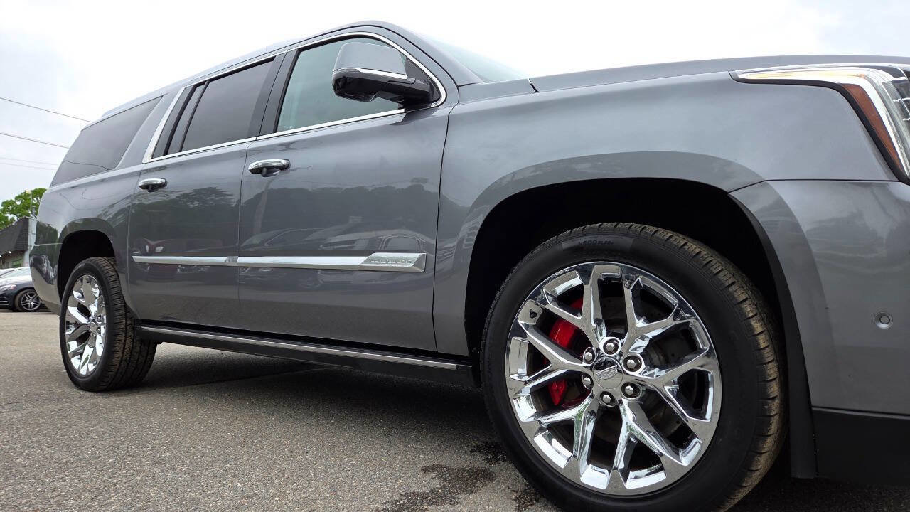 Used 2018 Cadillac Escalade ESV Premium Luxury AWD/4WD image 18