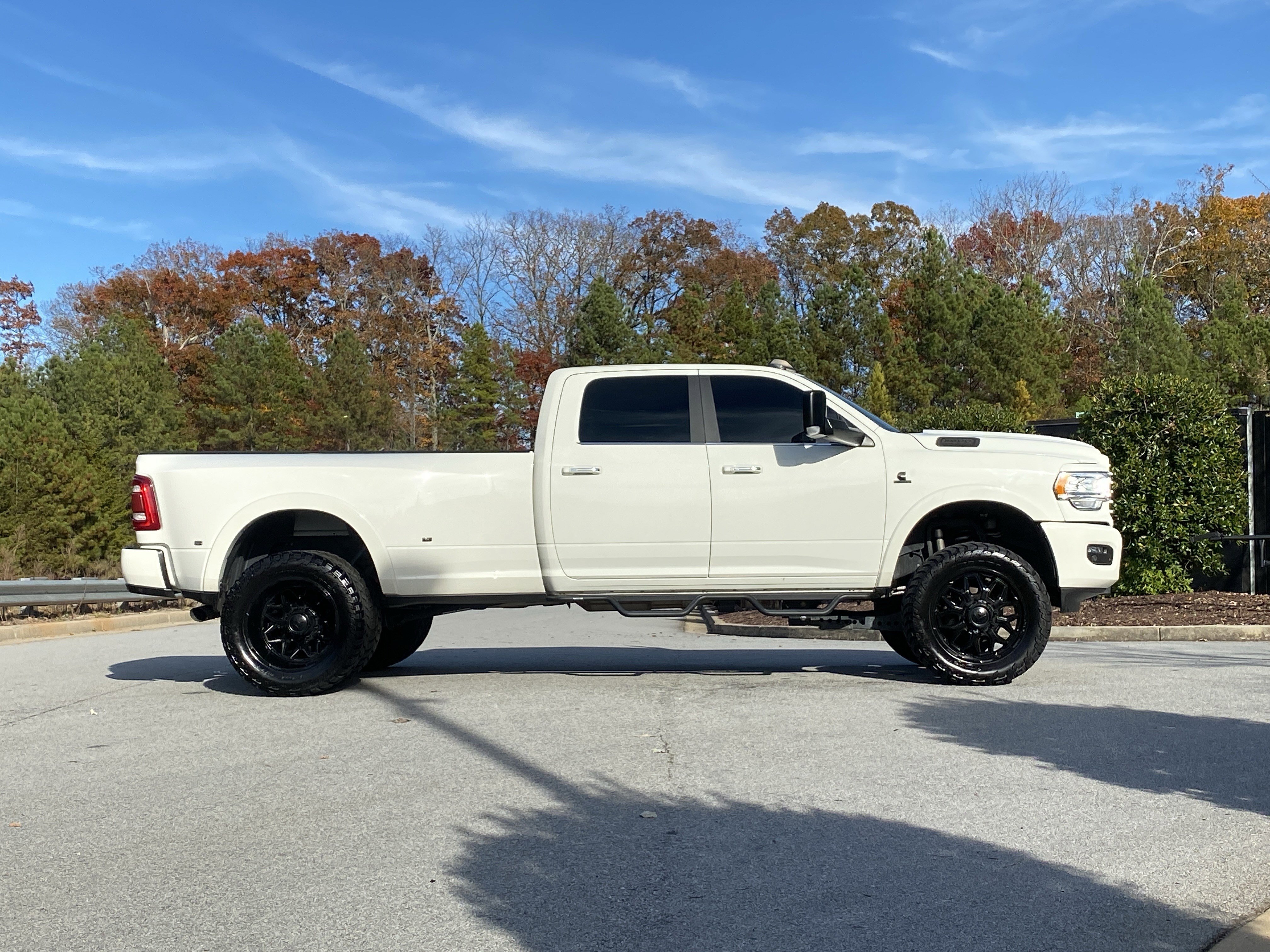 Used 2022 RAM 3500 Limited w/ Max Tow Package image 5