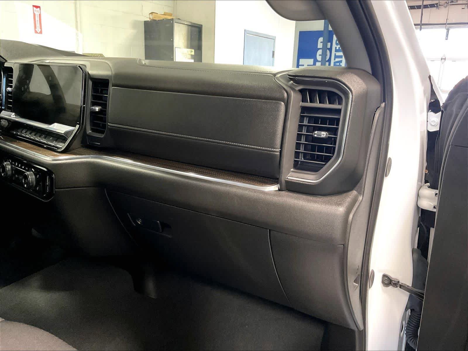 Used 2024 Chevrolet Silverado 1500 LT AWD/4WD image 13