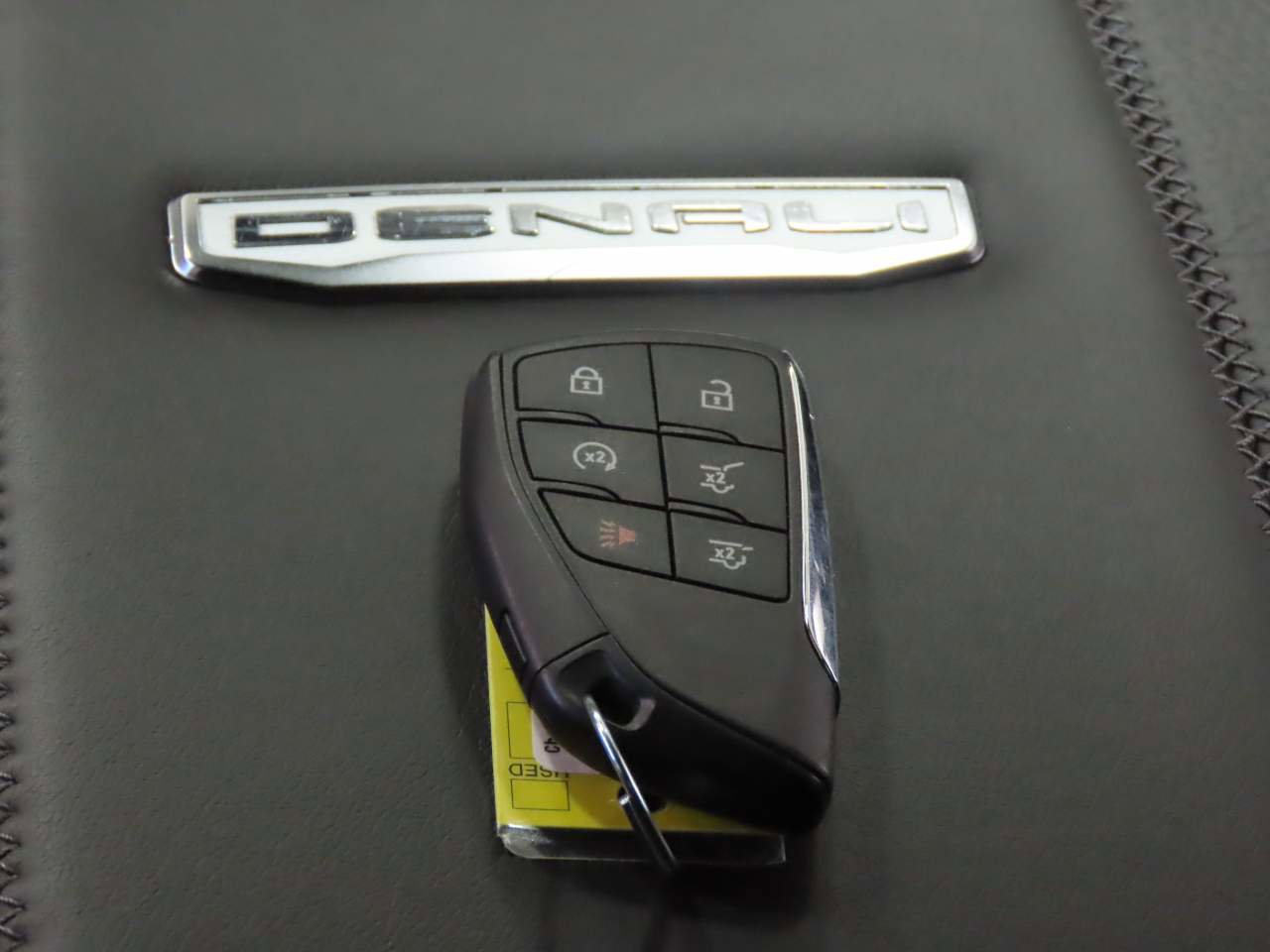 Used 2025 GMC Yukon Denali image 19