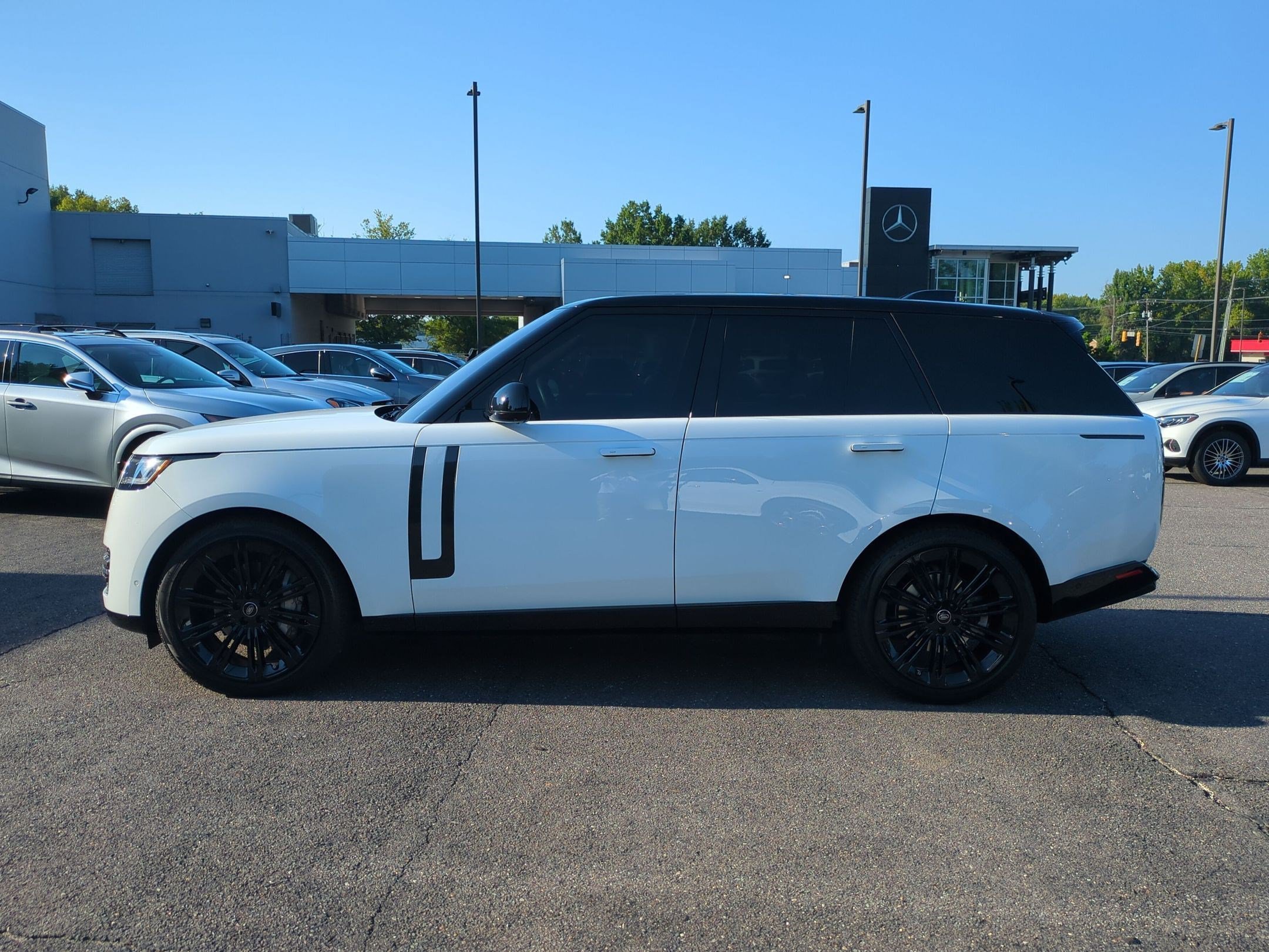 Used 2022 Land Rover Range Rover SE AWD/4WD image 6