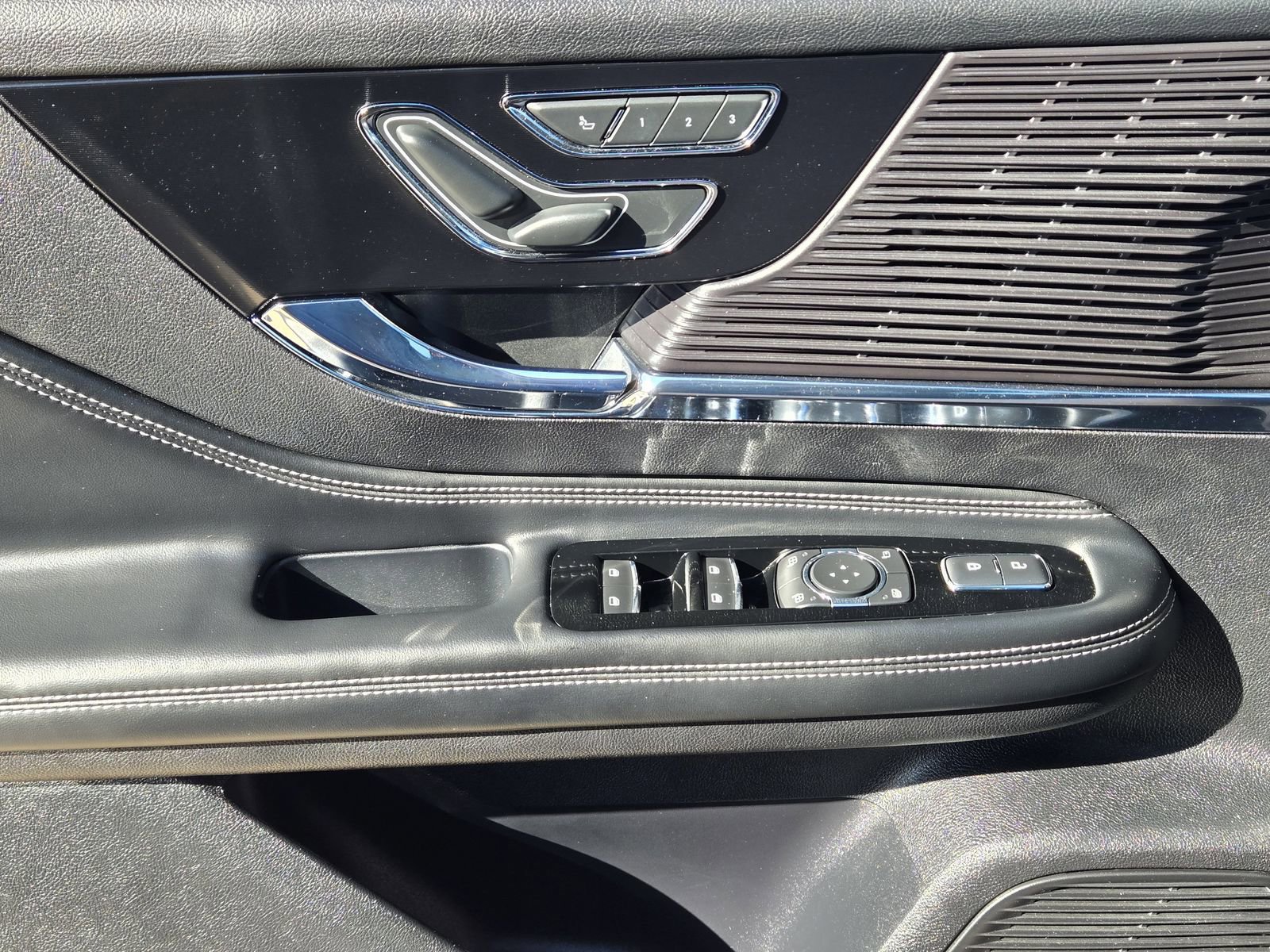 Used 2022 Lincoln Corsair FWD image 27