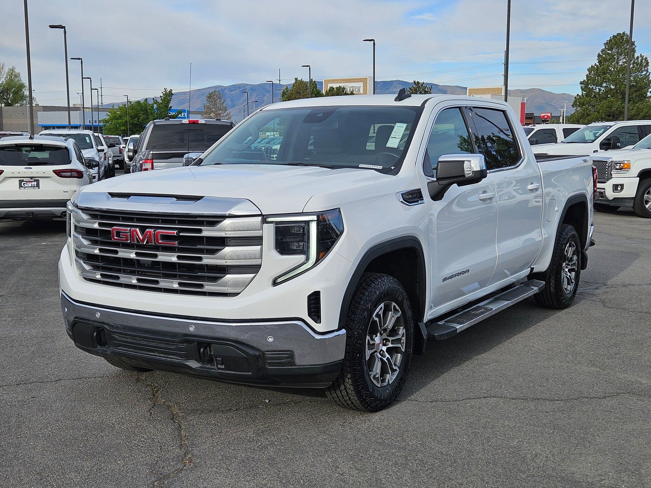 Used 2024 GMC Sierra 1500 SLE w/ Preferred Package AWD/4WD image 10