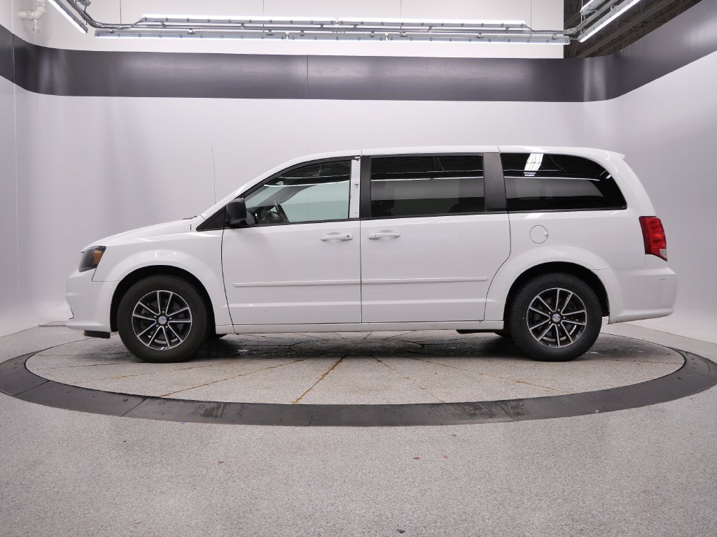 Used 2015 Dodge Grand Caravan SE w/ Quick Order Package 29E SE FWD image 2