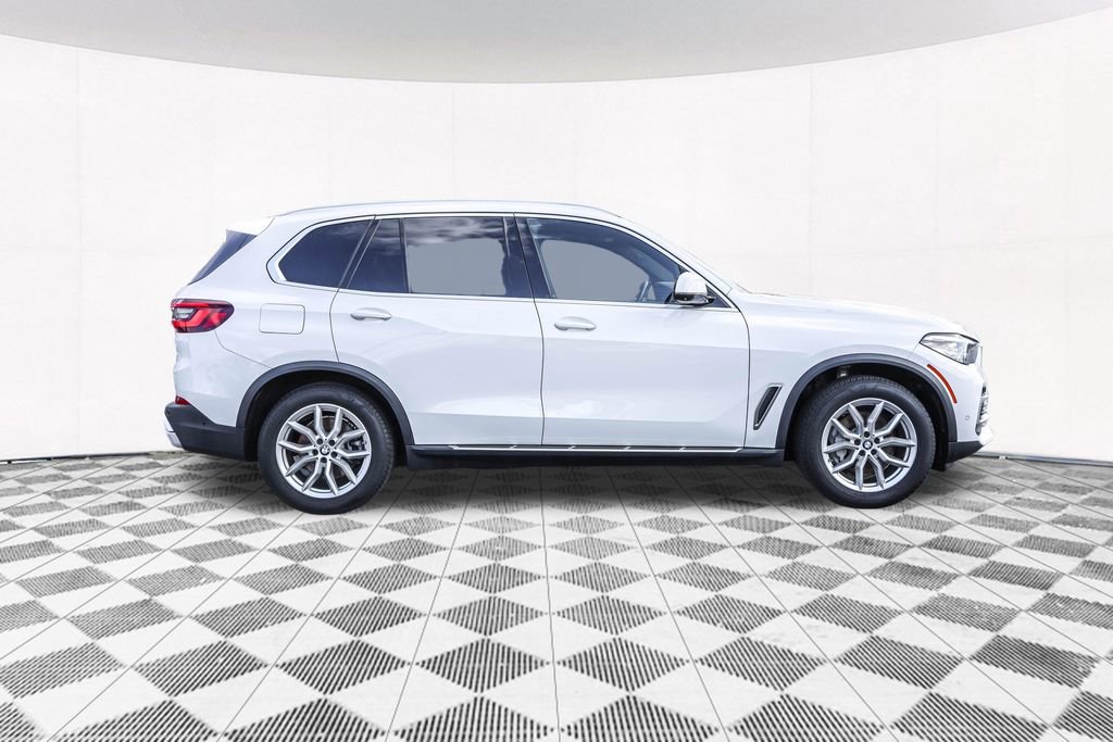 Used 2022 BMW X5 xDrive40i w/ Parking Assistance Package AWD/4WD image 13