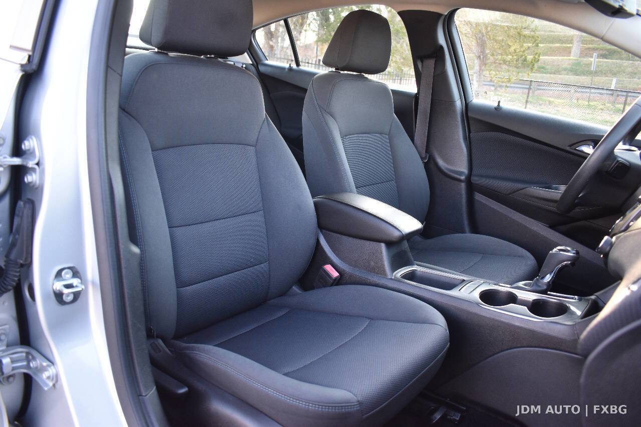 Used 2017 Chevrolet Cruze LT w/ Convenience Package image 13