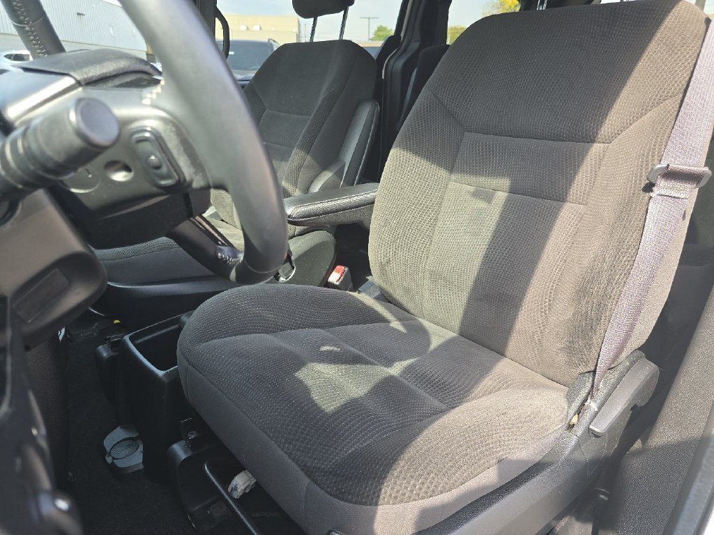Used 2017 Dodge Grand Caravan SE FWD image 19
