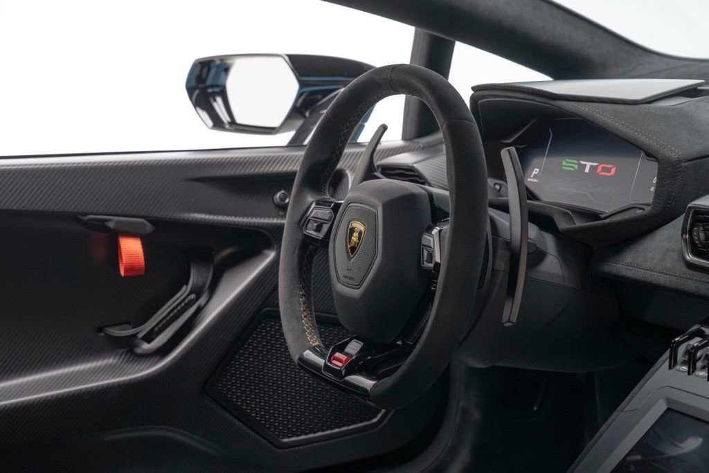 Used 2022 Lamborghini Huracan STO RWD image 37
