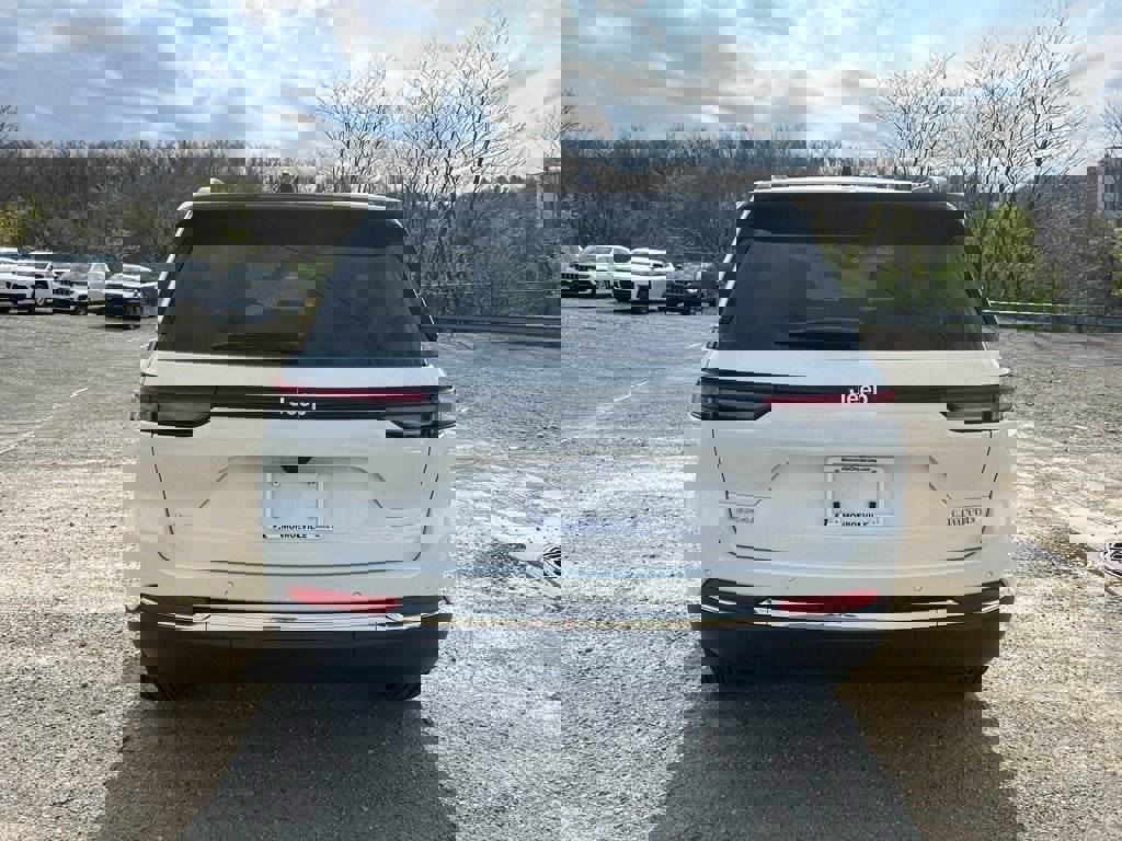 New 2025 Jeep Grand Cherokee Limited image 4