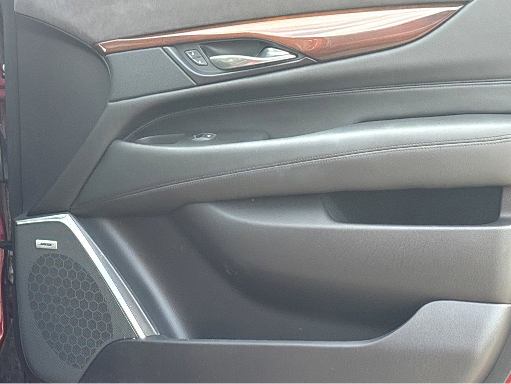 Used 2020 Cadillac Escalade Luxury image 14