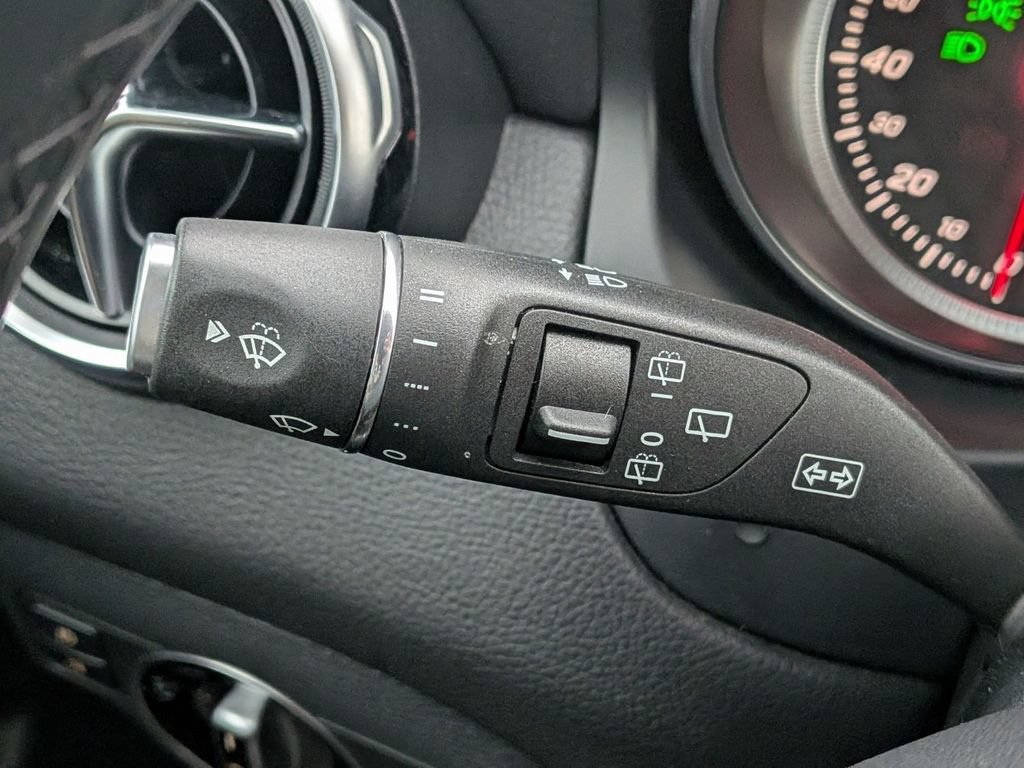 Used 2020 Mercedes-Benz GLA 250 4MATIC w/ Premium Package image 23