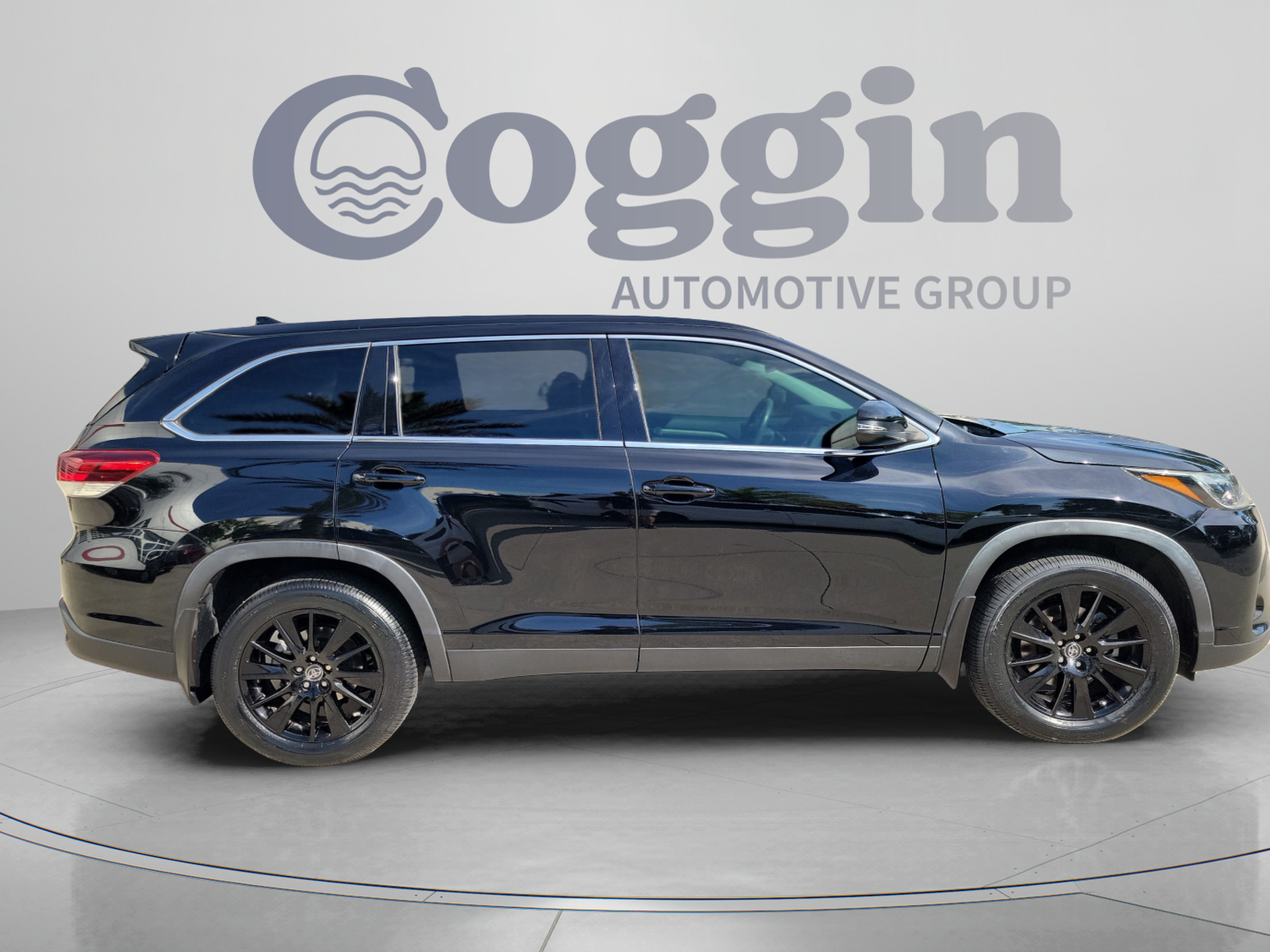 Used 2019 Toyota Highlander SE AWD/4WD image 4