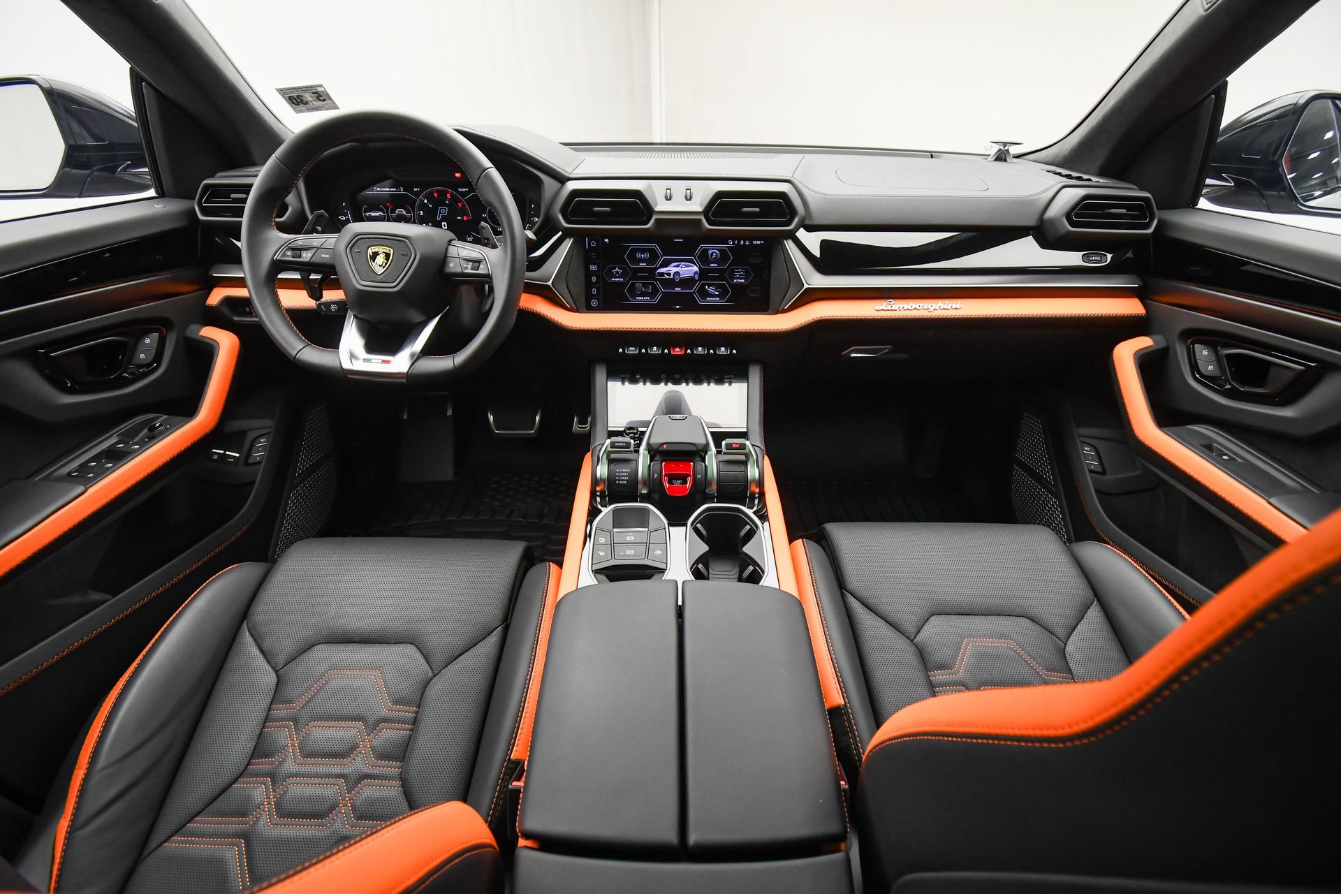 Used 2025 Lamborghini Urus SE image 14