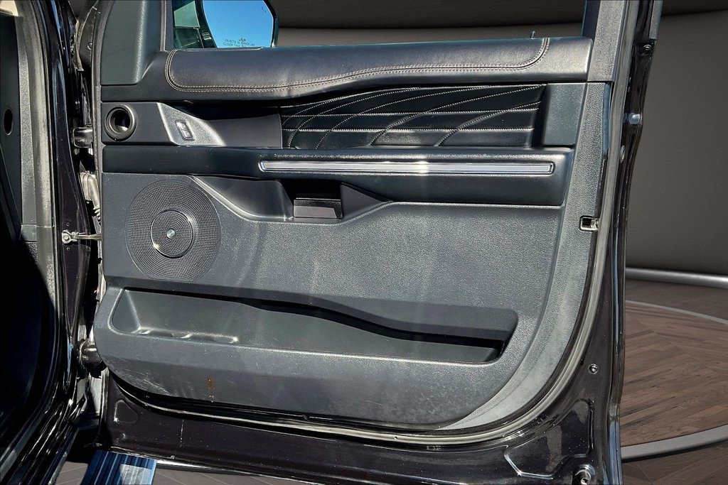 Used 2020 Ford Expedition Max Platinum AWD/4WD image 32