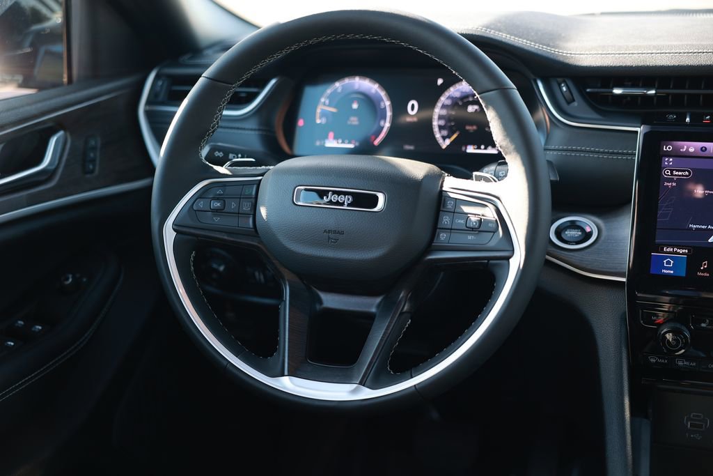 New 2025 Jeep Grand Cherokee Limited w/ Black Appearance Package image 22