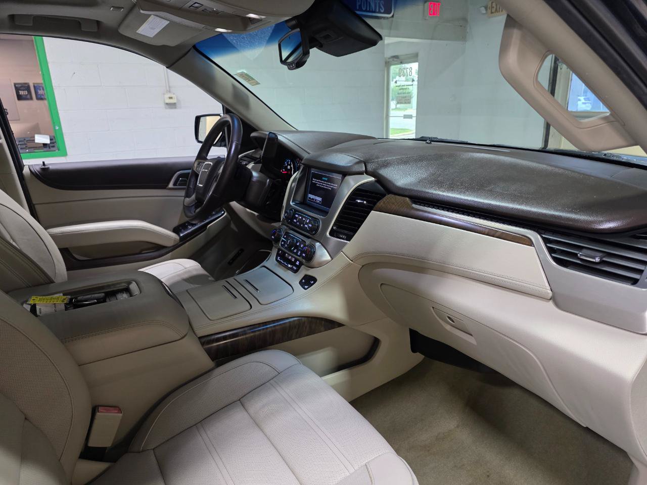 Used 2018 GMC Yukon XL Denali w/ Denali Ultimate Package AWD/4WD image 30
