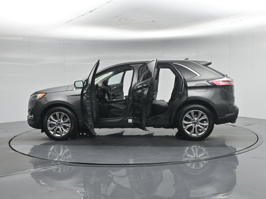Used 2020 Ford Edge Titanium w/ Equipment Group 301A AWD/4WD image 38