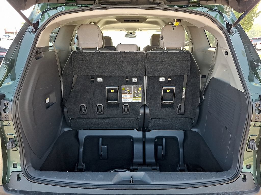 Used 2024 Toyota Sienna LE FWD image 30