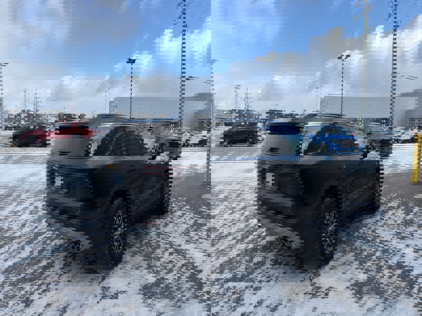 Used 2024 Chevrolet Traverse LT image 3