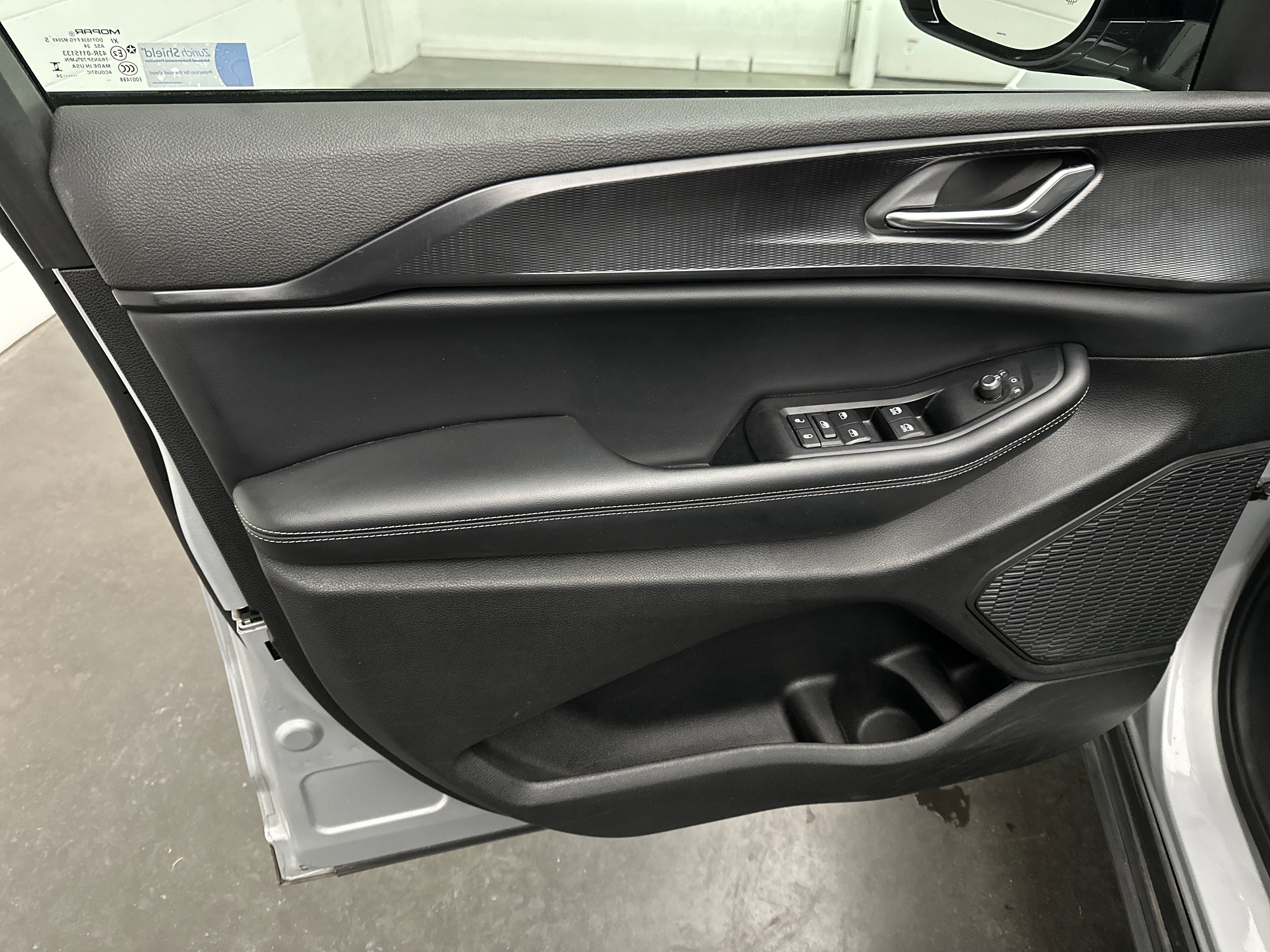 Used 2024 Jeep Grand Cherokee L Laredo image 18