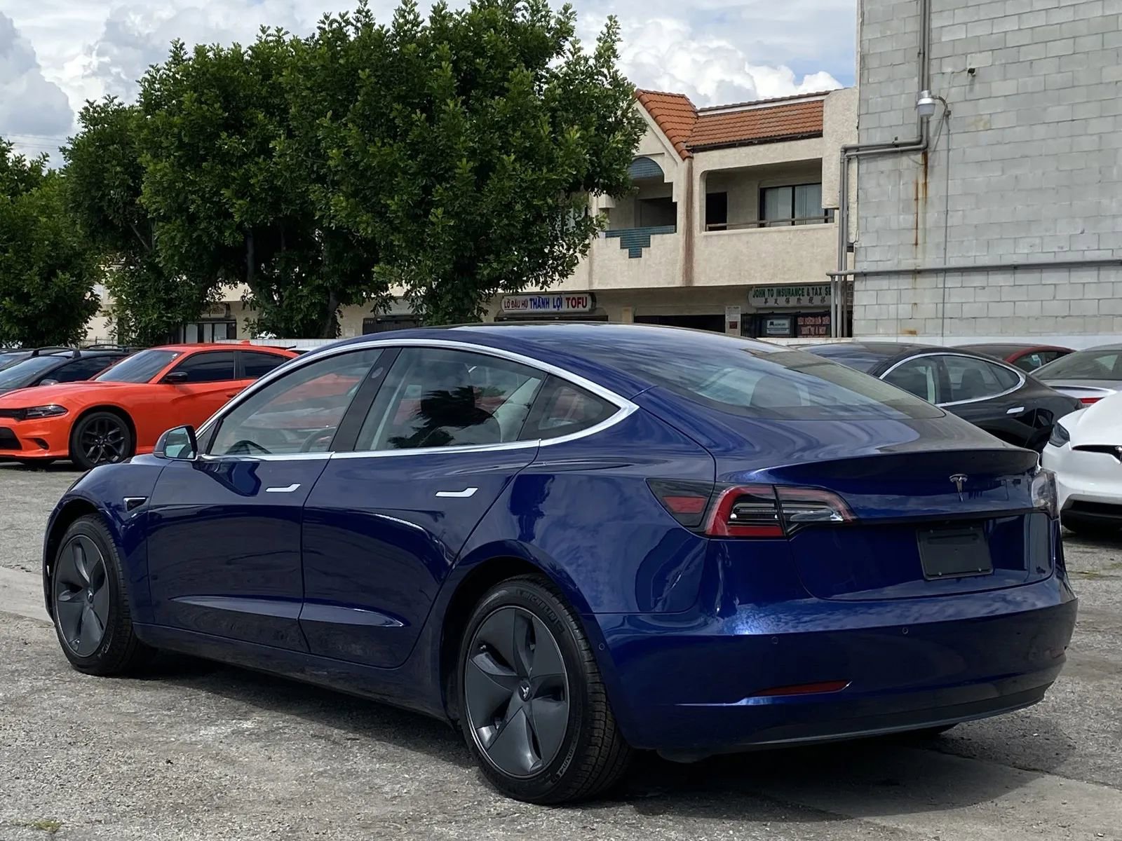 Used 2019 Tesla Model 3 image 2