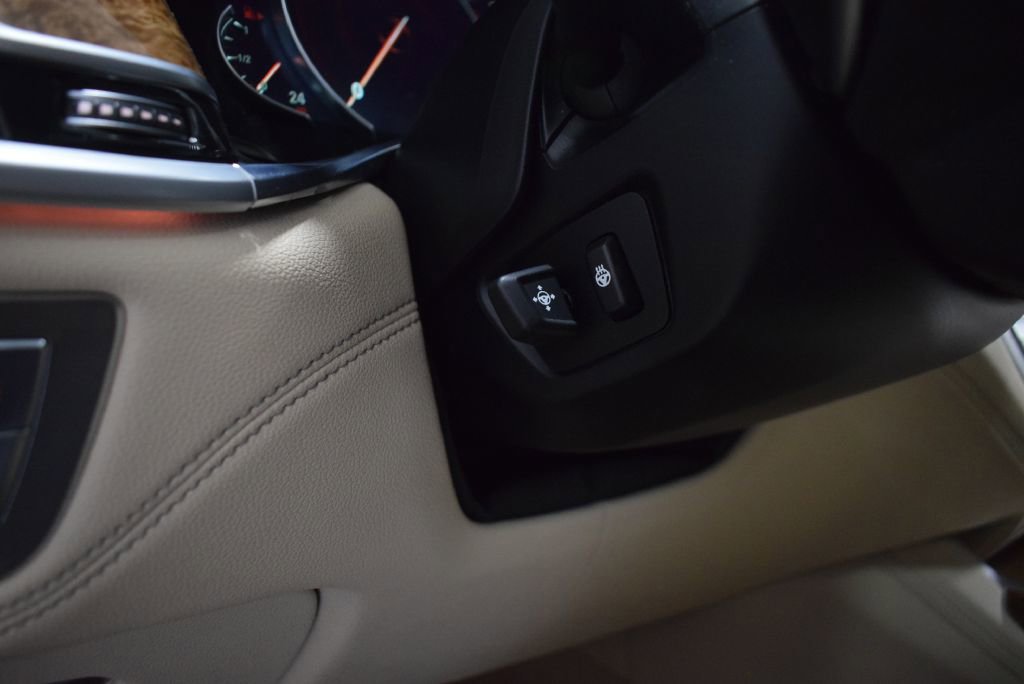 Used 2017 BMW 750i xDrive image 32