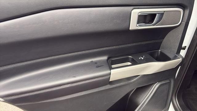 Used 2021 Ford Explorer XLT image 25