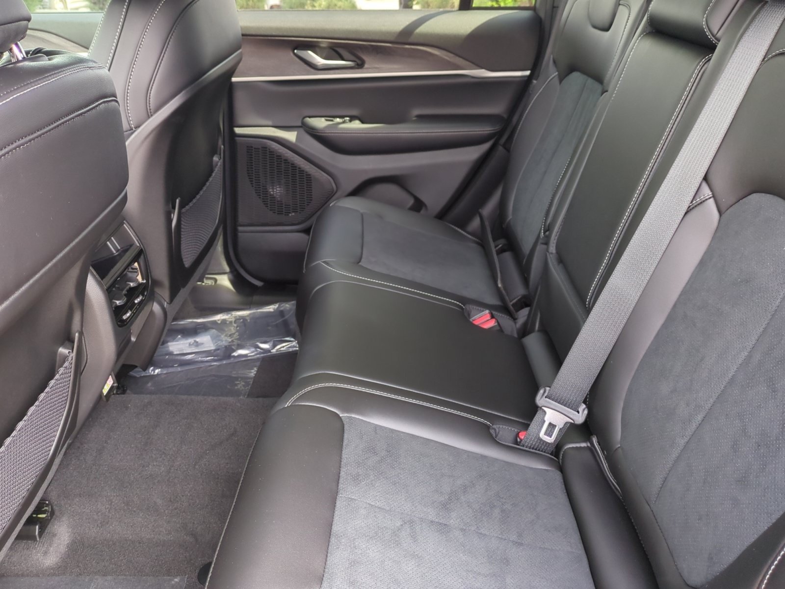 New 2026 Jeep Grand Cherokee Altitude AWD/4WD image 17