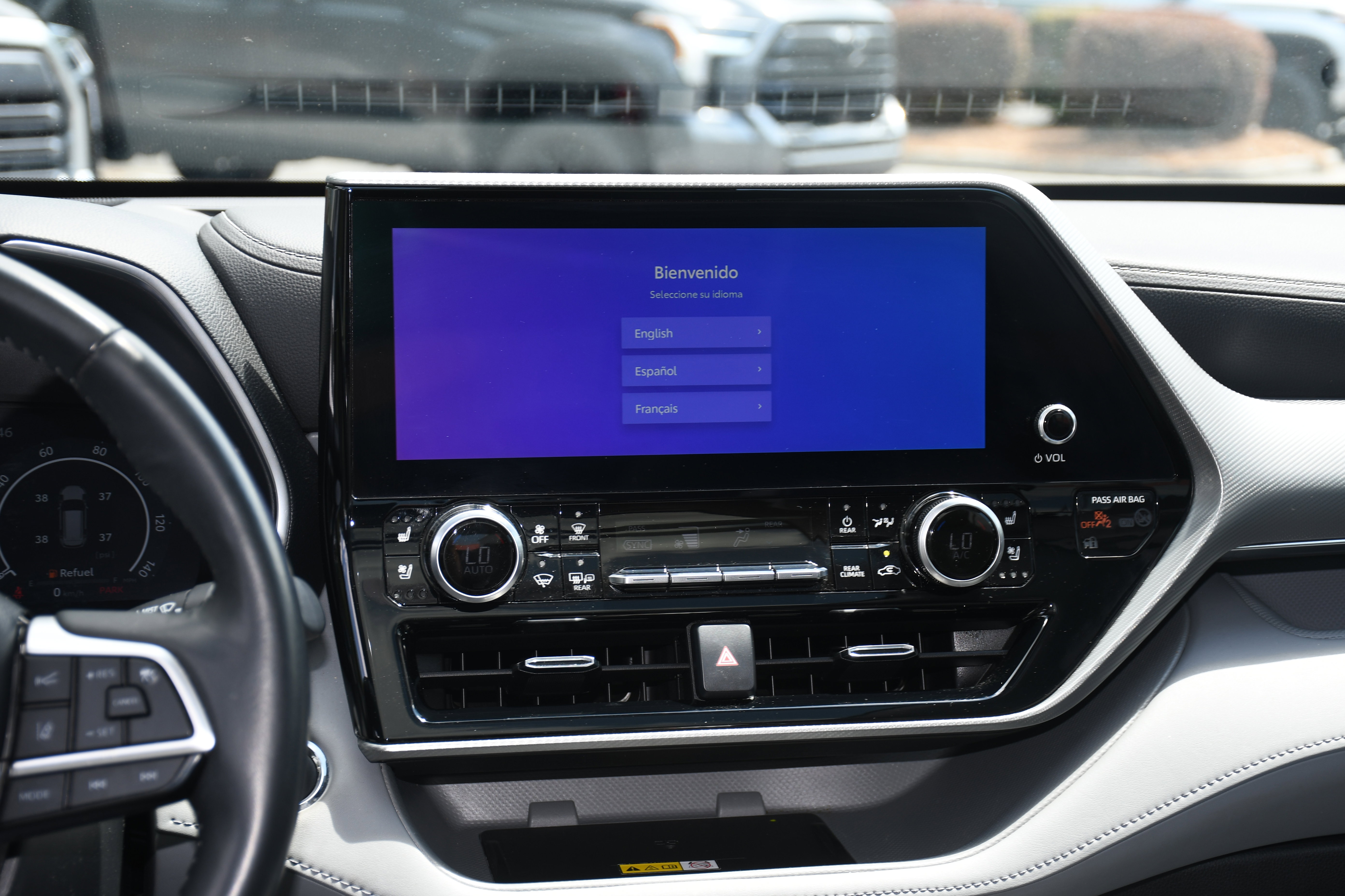 Used 2023 Toyota Highlander Platinum FWD image 19