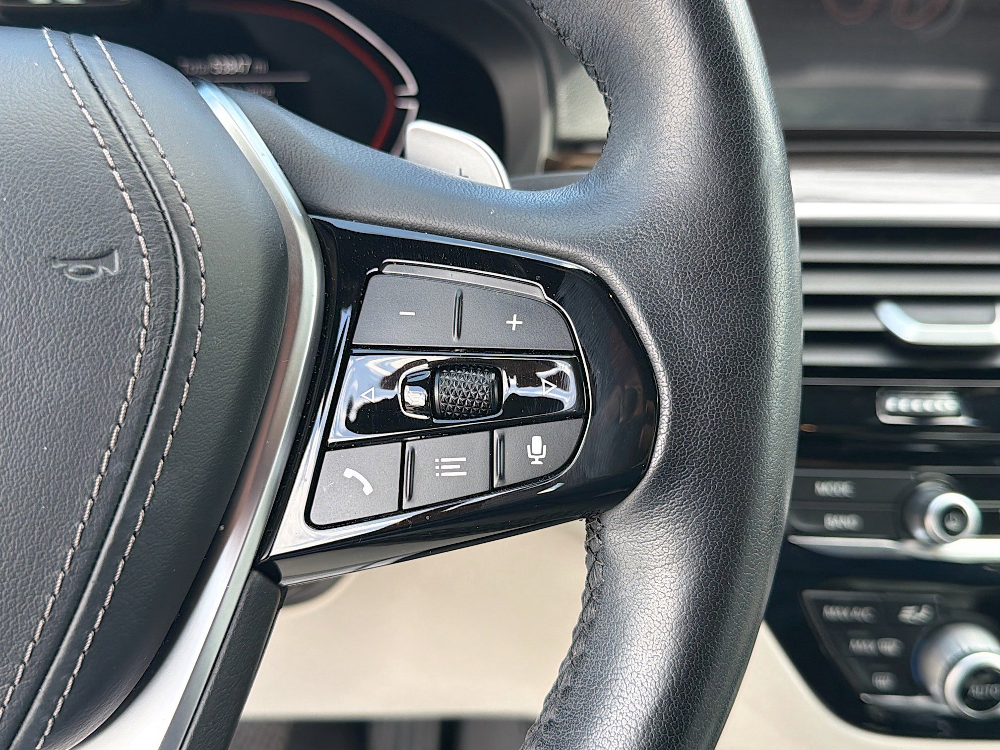 Used 2021 BMW 540i w/ Premium Package image 39