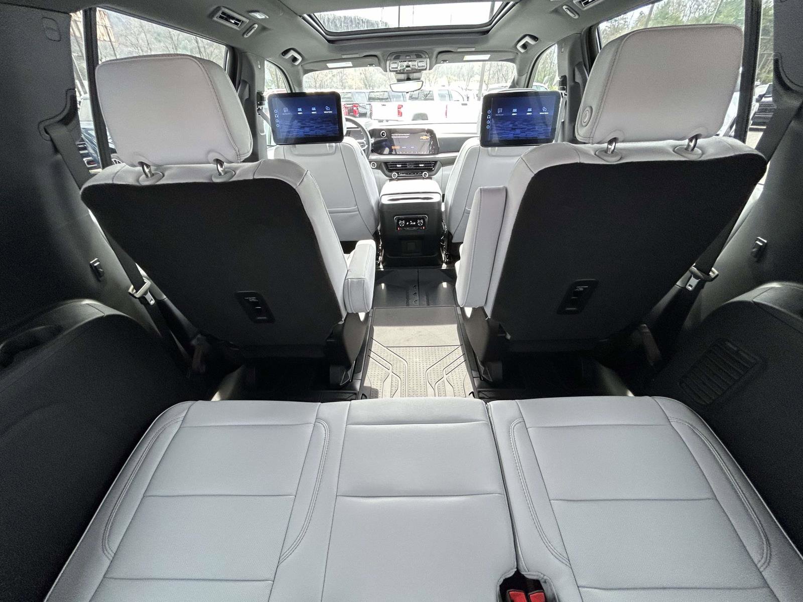 New 2026 Chevrolet Suburban Premier AWD/4WD image 16