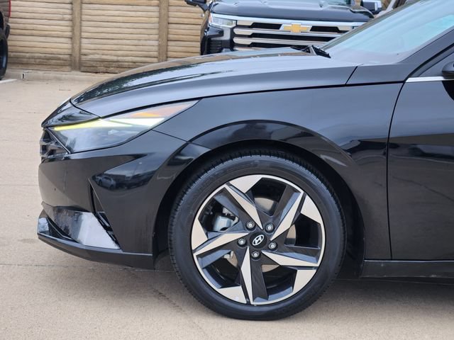 Used 2022 Hyundai Elantra Limited FWD image 16