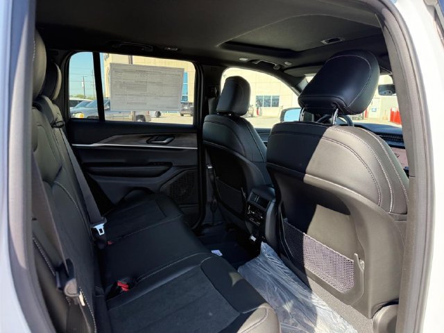 New 2026 Jeep Grand Cherokee Altitude AWD/4WD image 14