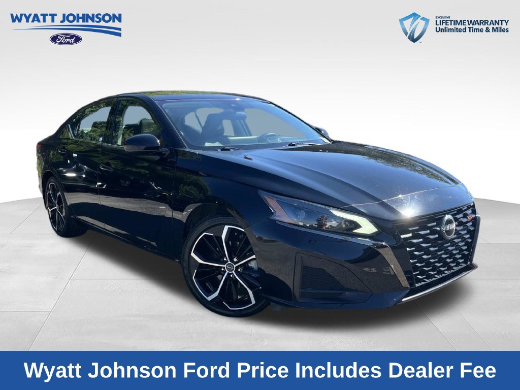 Used 2023 Nissan Altima 2.5 SR w/ SR Premium Package