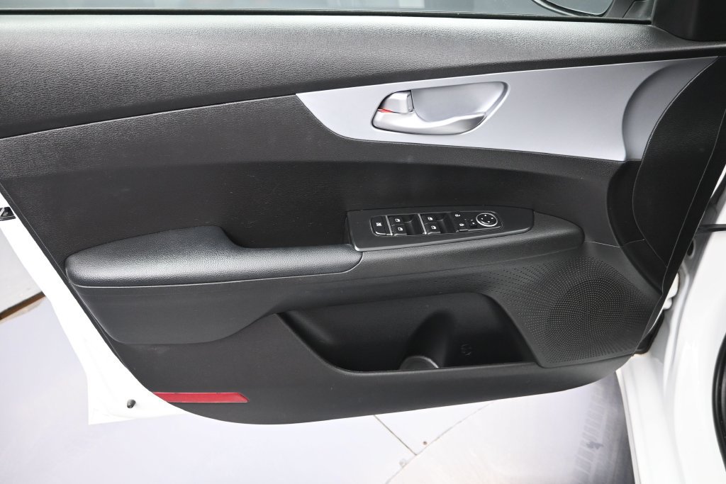 Certified 2023 Kia Forte LXS w/ LXS Technology Package FWD image 9