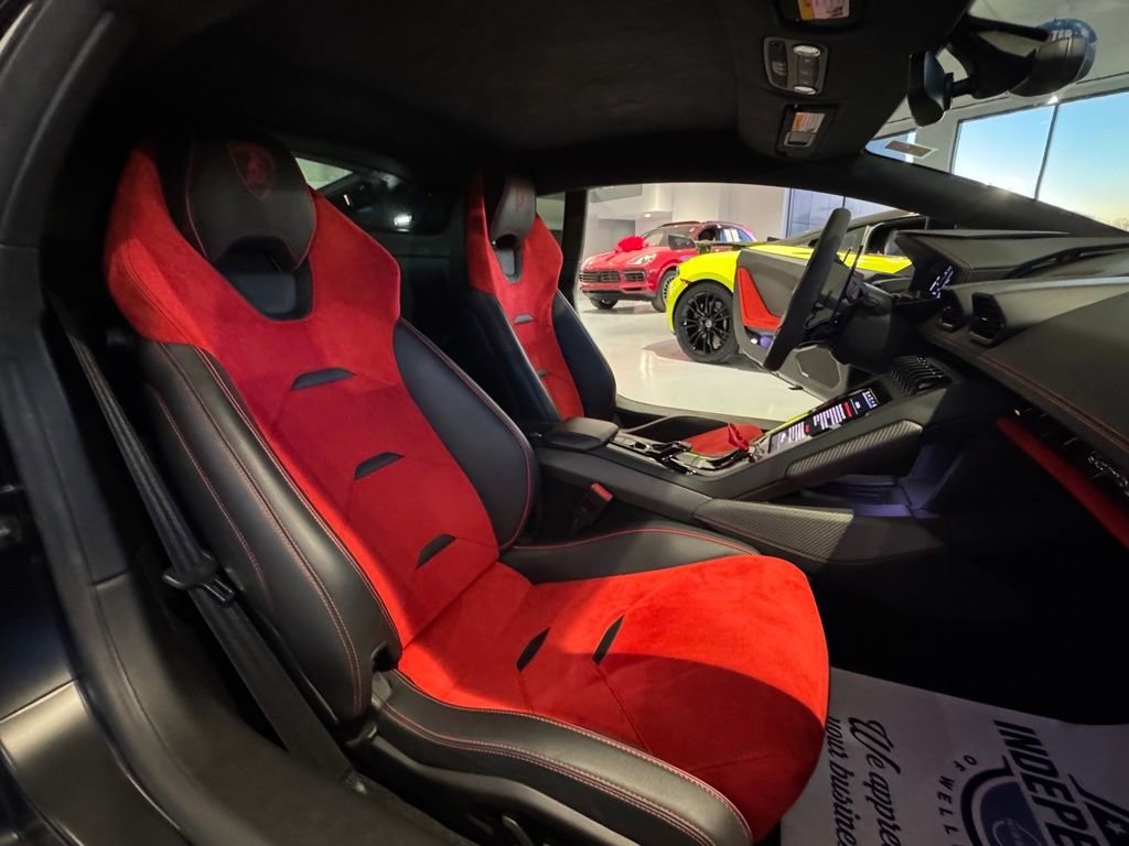 Used 2020 Lamborghini Huracan EVO image 20