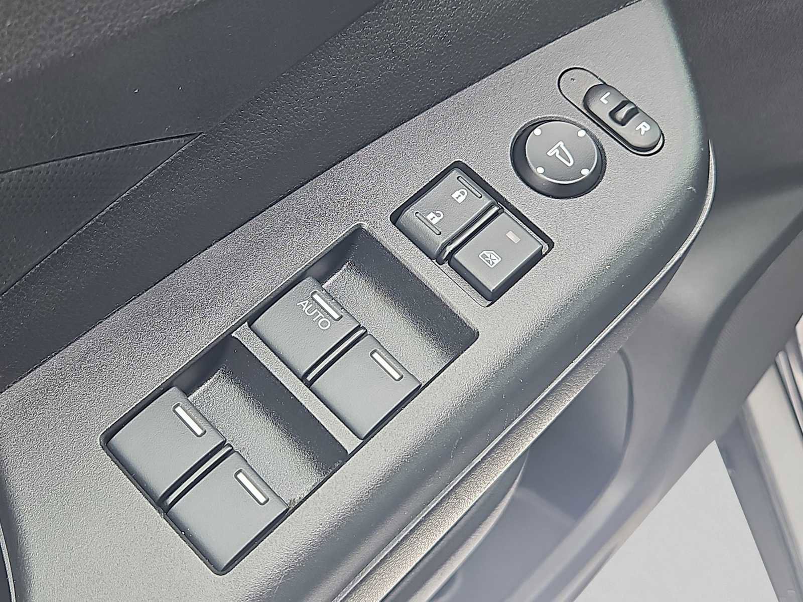 Used 2015 Honda CR-V LX image 19