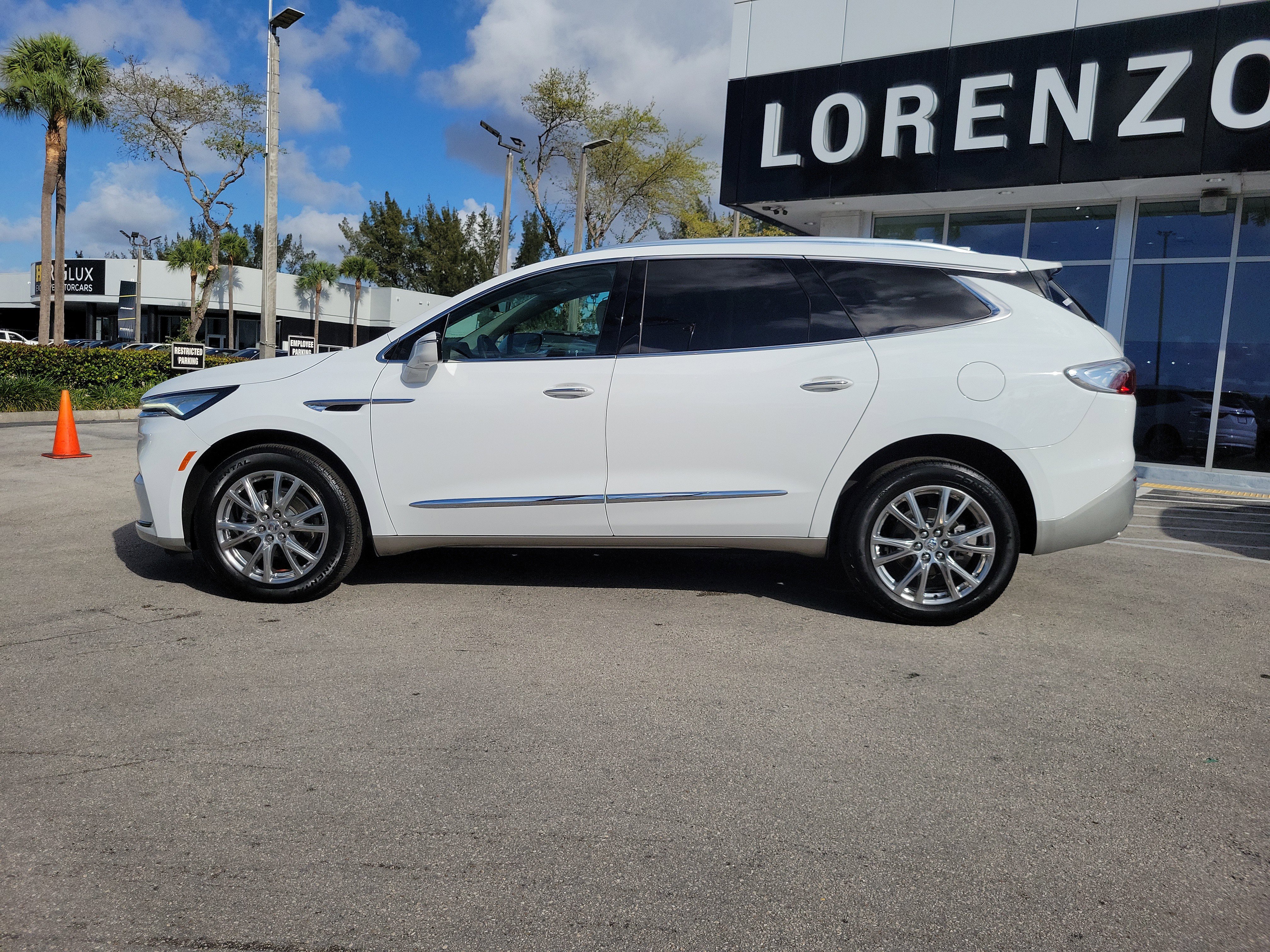 Used 2024 Buick Enclave Premium image 8