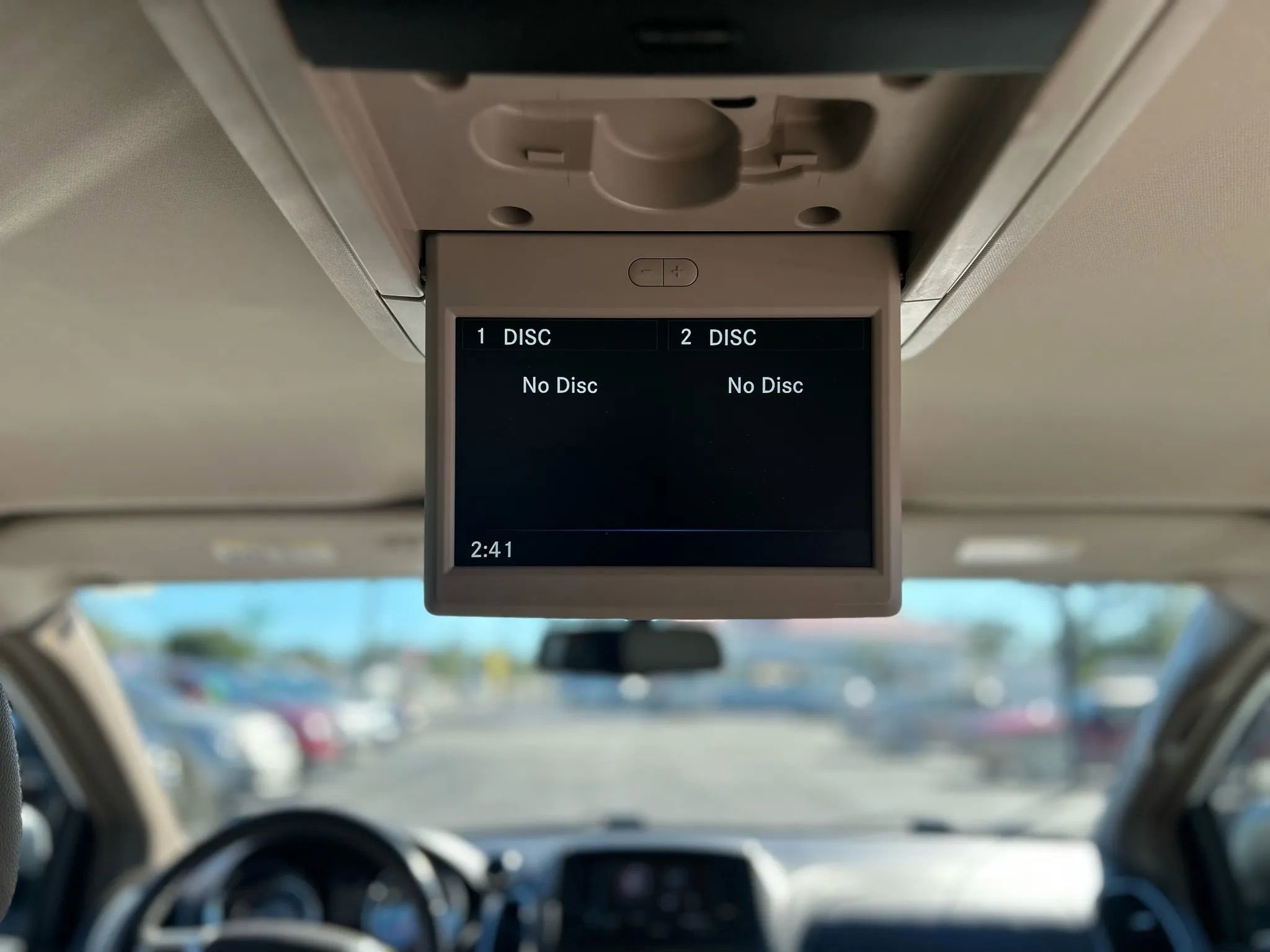 Used 2016 Chrysler Town & Country Touring image 11