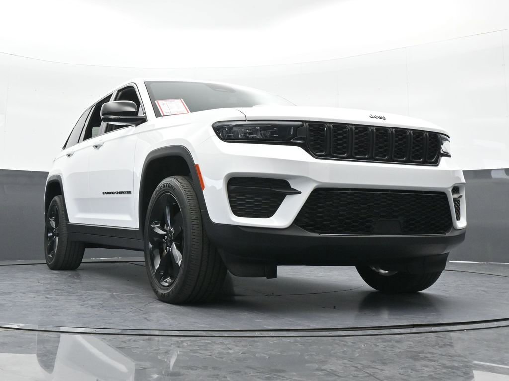 Used 2023 Jeep Grand Cherokee Altitude image 27