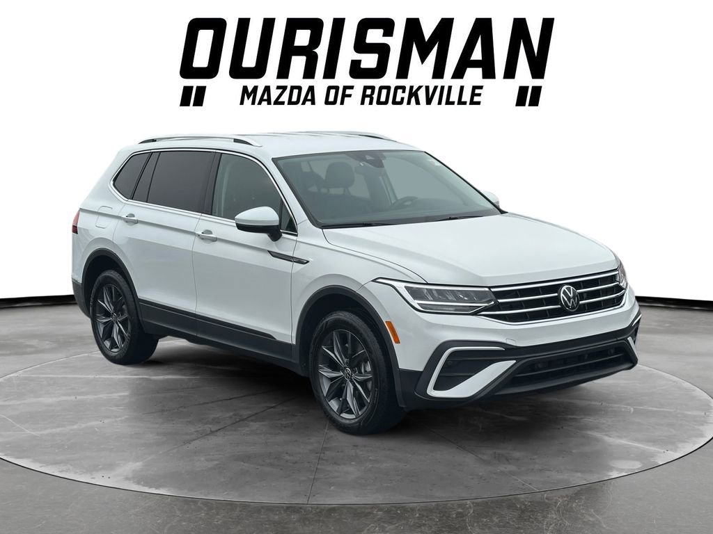 Used 2024 Volkswagen Tiguan SE image 1