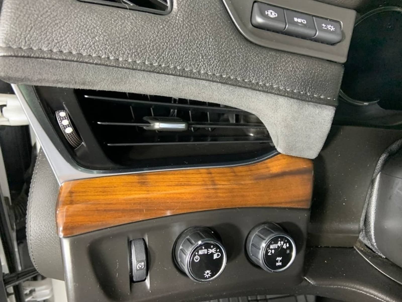 Used 2017 Cadillac Escalade Premium Luxury AWD/4WD image 34