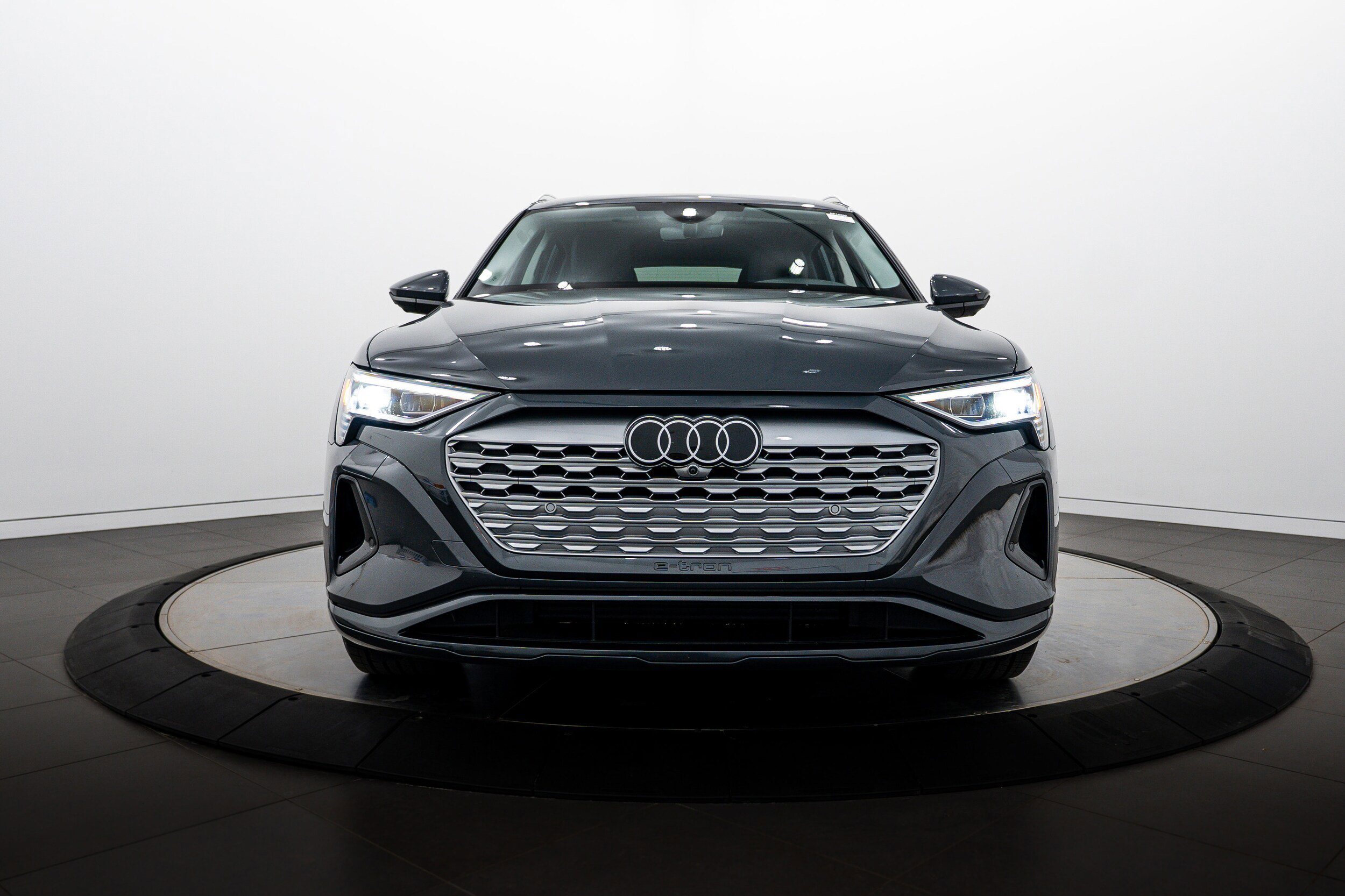 Certified 2024 Audi Q8 e-tron Premium Plus w/ Premium Plus Package AWD/4WD image 24