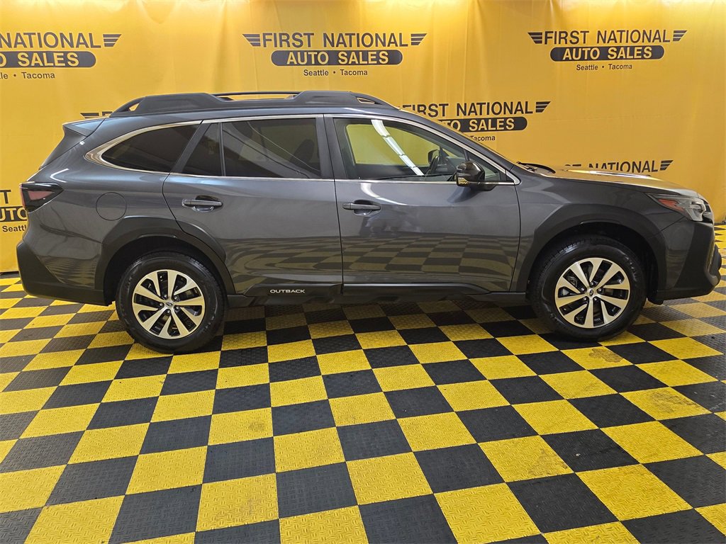 Used 2023 Subaru Outback Premium image 2