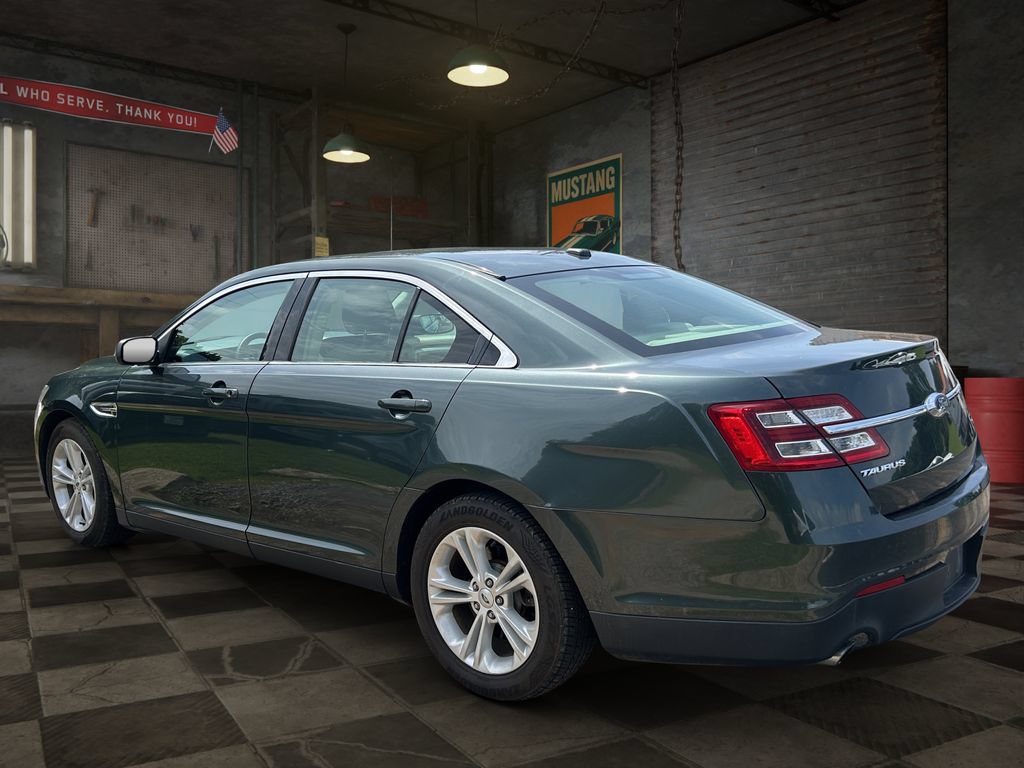 Used 2016 Ford Taurus SE FWD image 4