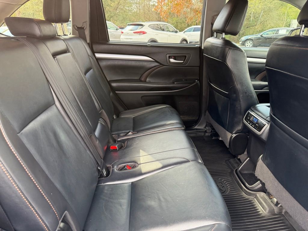Used 2019 Toyota Highlander XLE image 9