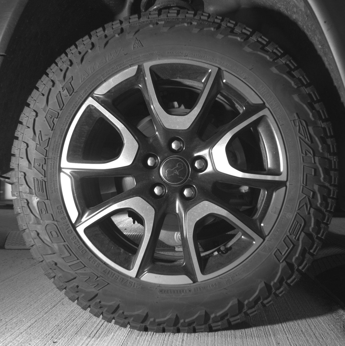 Used 2025 Jeep Compass Trailhawk AWD/4WD image 15