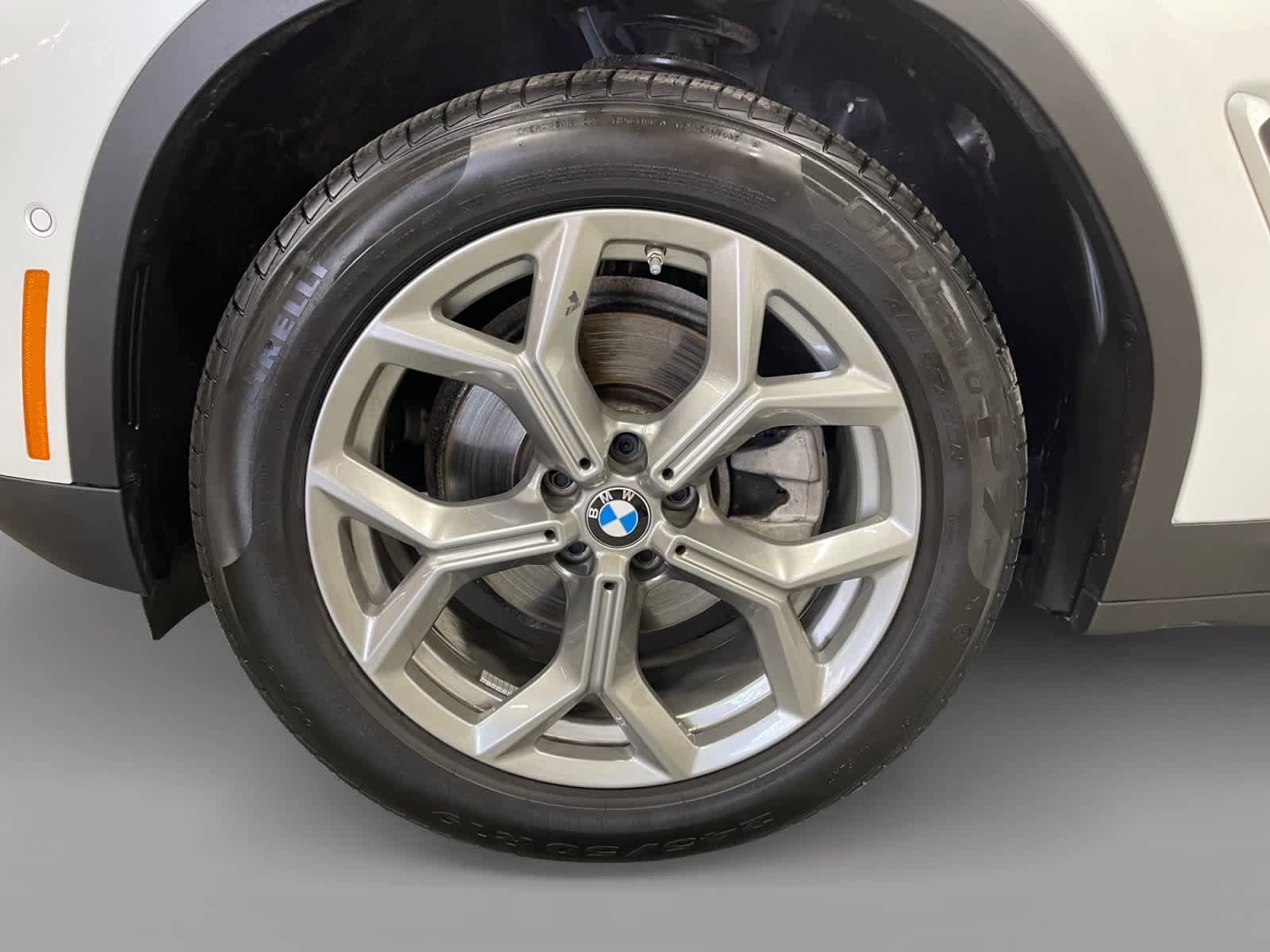 Used 2024 BMW X4 xDrive30i w/ Parking Assistance Package AWD/4WD image 9